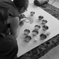 Mandala di Tara Verde -  Lama Jan Chup crea un mandala di sabbia